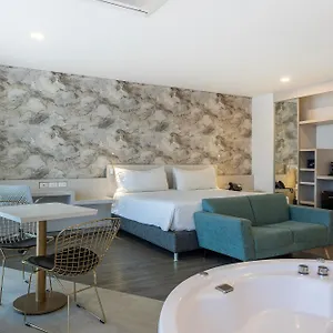 Hotell Black Tower Premium